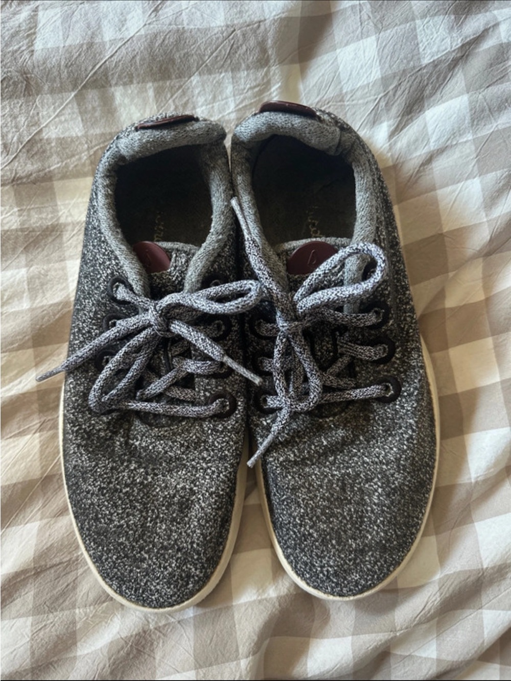 Women’s allbirds Casual Gray Knit Lace-Up Sneakers. Size 8